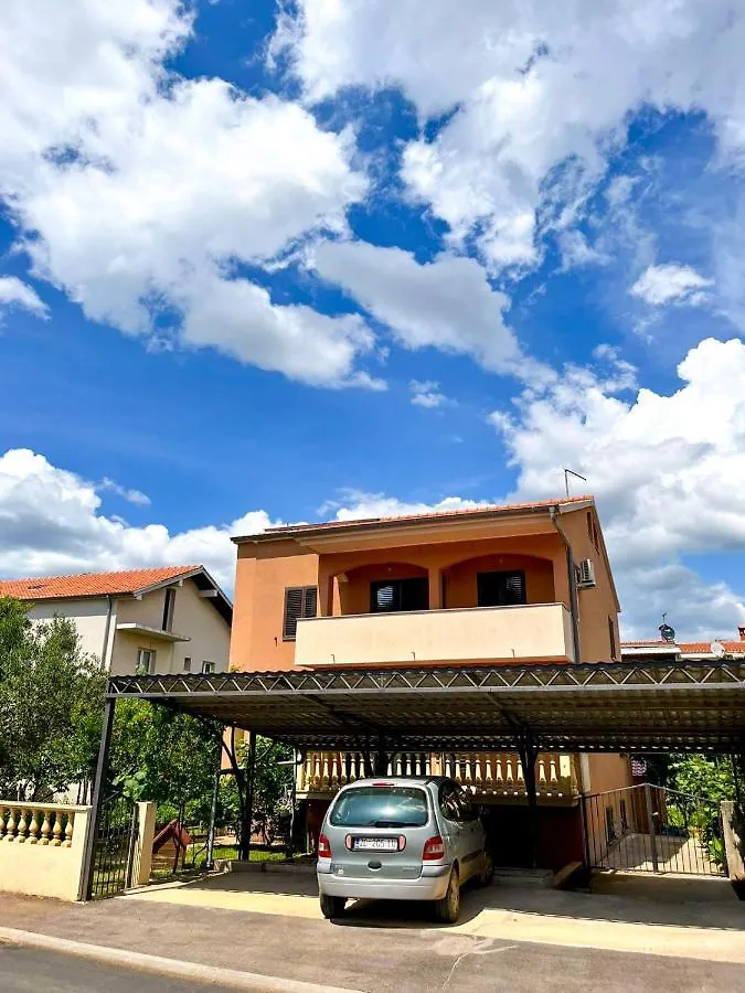 Spacious Apartment With Free Parking And Garden In Calm Area Zadar