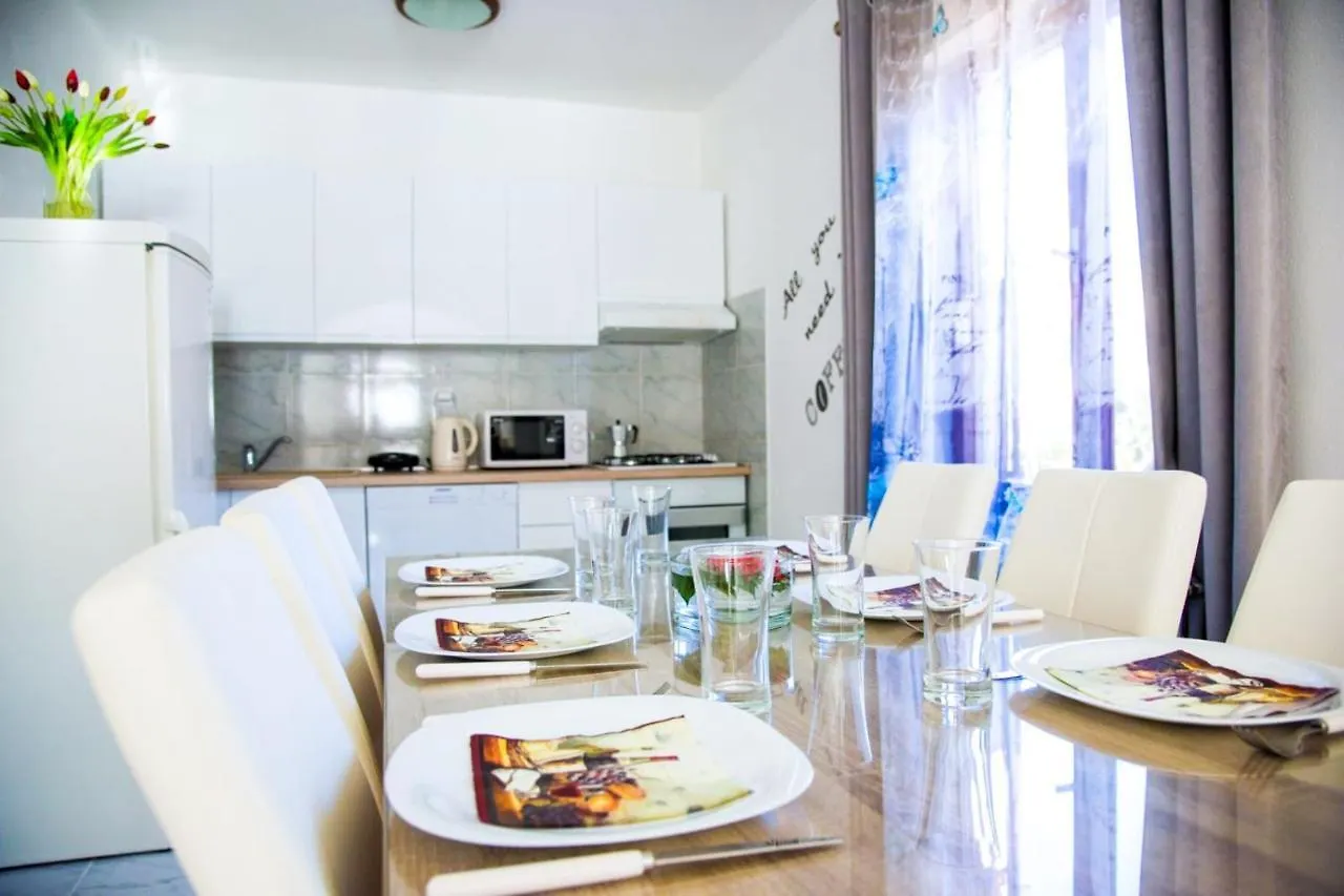 Spacious Apartment With Free Parking And Garden In Calm Area Zadar Croatia