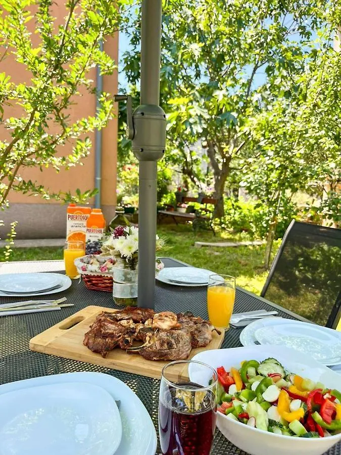 Spacious Apartment With Free Parking And Garden In Calm Area Zadar
